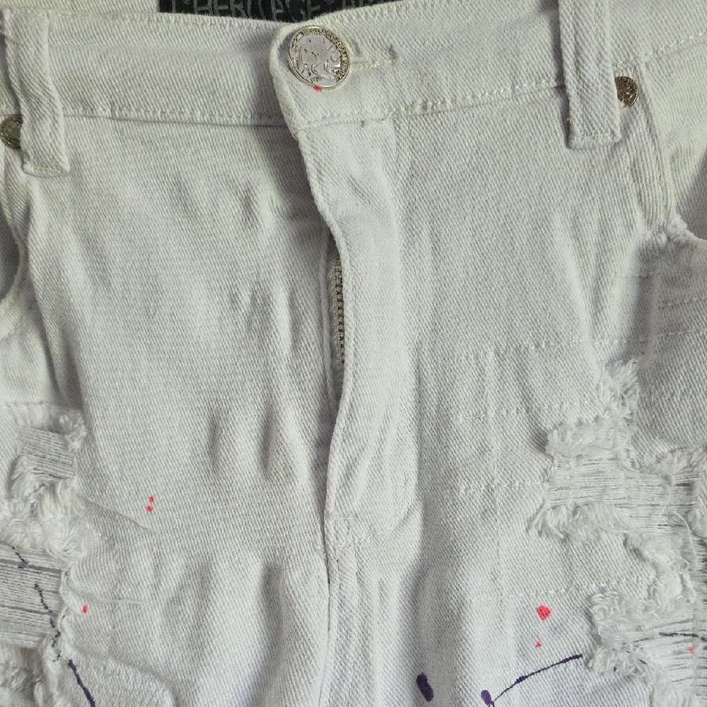(J41) Men's White Distressed Jean Shorts with Paint Splatter Sz 36 - Picture 2 of 8